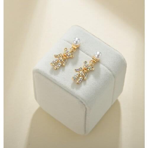 UAM 2020 Fashionable cute asymmetric red love imitation pearl bear earrings light luxury creative gift Korean earrings for women