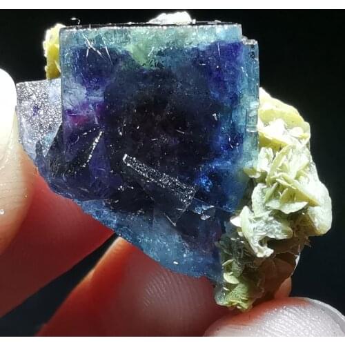7.3gNatural rare fluorite mica mineral specimen stone and CRYSTAL HEALING CRYSTAL QUARTZ GEM teaching specimen home decoration