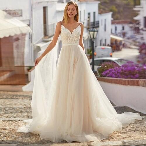 A-Line Tulle Wedding Dress 2021 Spaghetti Straps V-Neck Lace Sleeveless Button Backless Sweep Train Bridal Gown With Cape