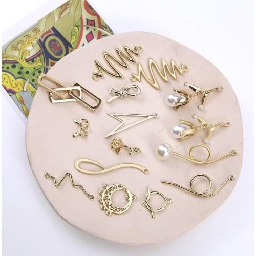 6pcs New 2020 Korean Pearl Flower Shaped Irregular Shape Pendant Drop Earrings For Women Material Diy Jewelry Accessories