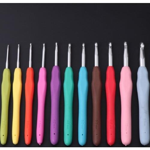 Ergonomic Multi Colour Crochet Hooks Yarn Knitting Needles 2-8mm with Case Tool