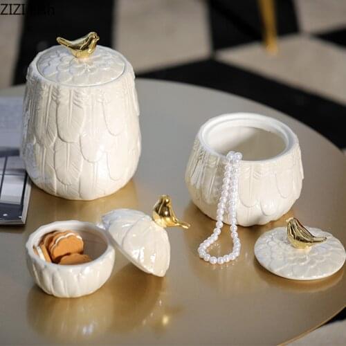 Nordic Creative Ceramic Storage Jar with Lid Decoration Living Room Luxury Decorations Candy Snack Tea Storage Jar Wedding Gift