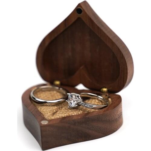 2020 Universal Wood Rings Jewelry Organizer Display Travel Case Portable Storage Jewelers Brand Lover Heart Box Walnut packaging
