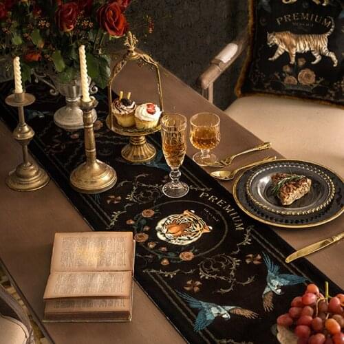 Velvet American Table Runner Tiger Animal Print Tassel Table Runners Bedroom Decor Bed Runner Home Suede Thick Tablecloth