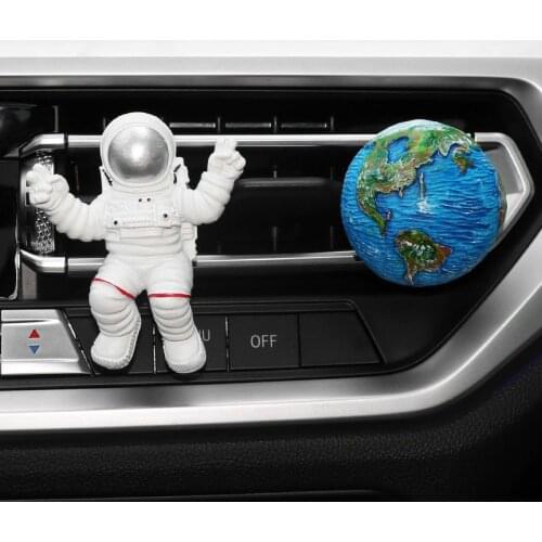 2021 New Car Air Freshener Resin Space Astronaut Car Air Conditioning Outlet Perfume Clip Fragrance Auto Decoration Ornaments