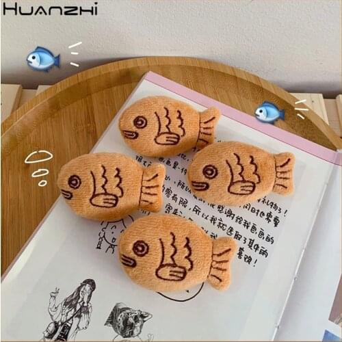 HUANZHI 2020 New Japan Winter Cute Plush Taiyaki Fish Adorable Brooch for Women Men Overcoat Suit Collar Accessories Jewelry