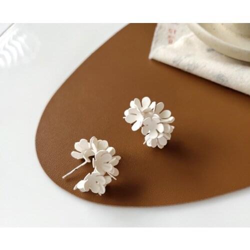 Hiphop/Rock South Korea Little Pure And Fresh Earrings Temperament Melting Retro Bohemia White Flowers C Word Stud Earrings