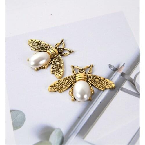Julie Wang 5PCS Bee Charms Plastic Tail Zinc Alloy Antique Gold Color Honeybee Insect Pendant Brooch Jewelry Making Accessory