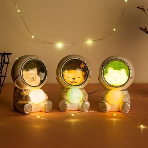 Modern Spaceman Statue Desktop Night Light Bedroom Furnishings Decor Gift
