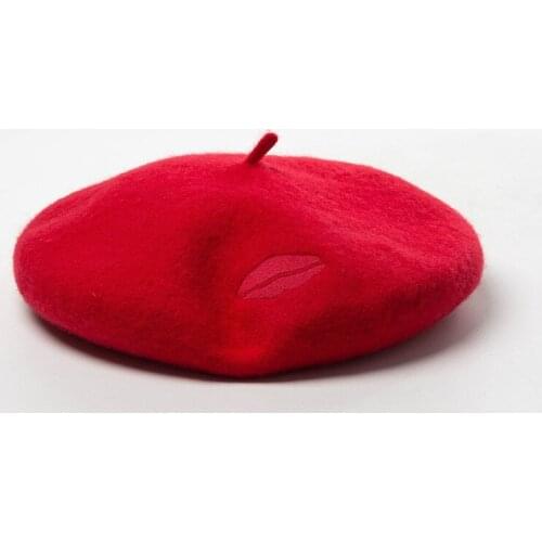 Autumn winter new red lip embroidery wool beret painter hat Ms. fashion warm embroidered bud cap