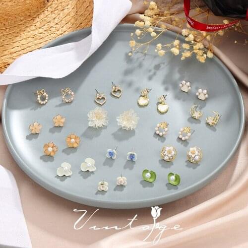 Origin Summer Korean Multiple White Enamel Flower Stud Earrings for Women Wholesale Colorful Resin Arcylic Star Heart Earring