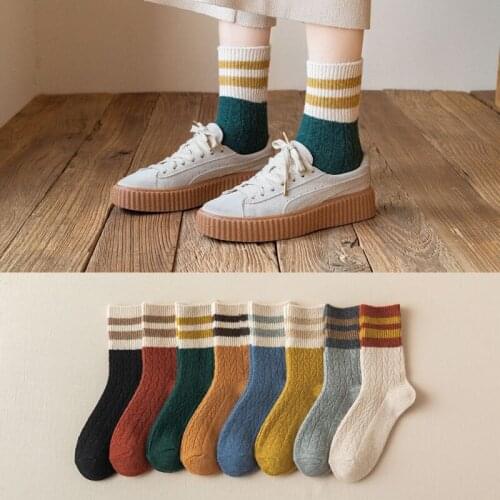 Yishine 10 Pairs Winter Autumn New Cute Women Stripes Prints Cotton Socks Women Funny Elegant Design Casual Middle Sock for Girl