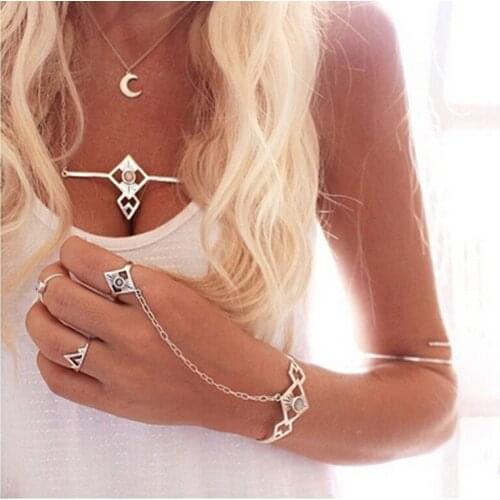 The new fashion, generous, trendy personality, hollow -shaped white finger bracelet bracelet for women’s jewelry