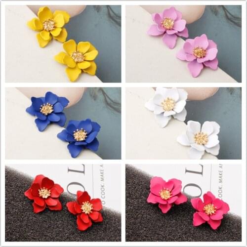 2021 New Korean Style Flower Stud Earrings for Girls Sweet Elegant Resin Flower Earrings for Women Party Enagement Jewelry