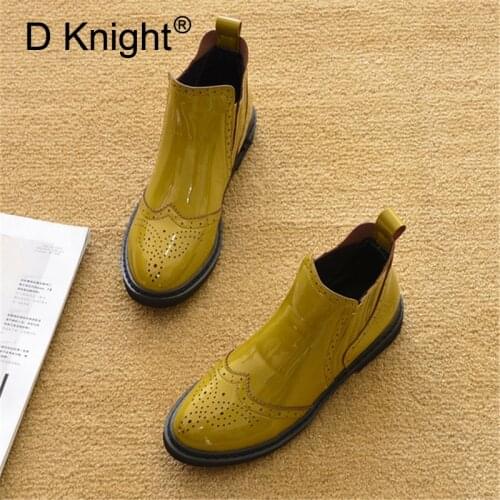 British Carved Women Western Boots Patent Leather Flat Heel Lady Chelsea Boots Shoes 2020 New Rivet Short Tube Single Ankle Boot