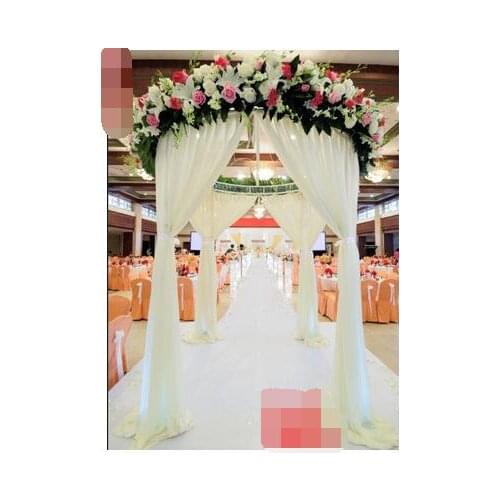 The new wedding flower pavilion is decorated with gauze curtains, and the princess pavilion is decorated with wedding ceremony