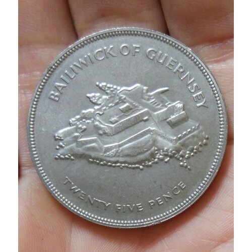 38mm bailiwick guernsey Queen Elizabeth 2nd Commonwealth Coins Old Original Coin Collectible 100% Real Random Year with box