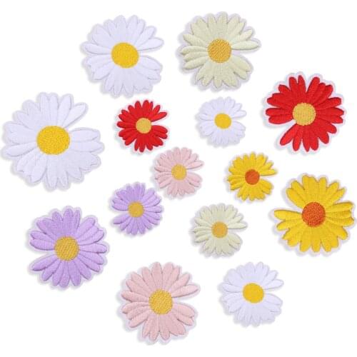 5PCS Color Flowers Patches Fashion Small Daisies Embroidery Applique Iron on Patch for Clothing Accessories Stickers Wholesale
