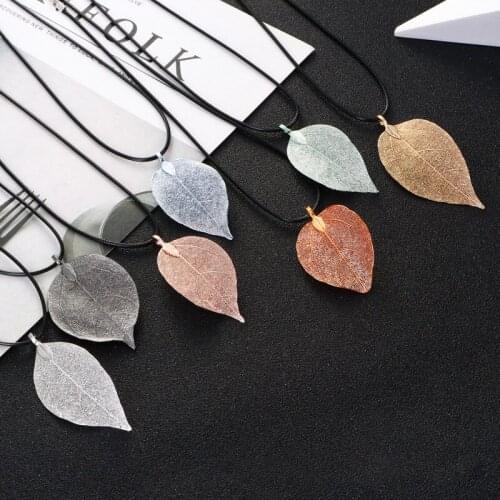 Recordar Espacio Necklaces