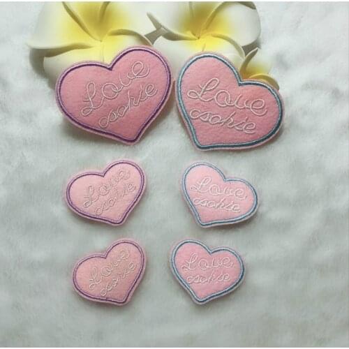 100pcs/lot Embroidery Patches Letters Clothing Accessories Pink Love Heart Heat Transfer Badge Iron Clothes Skirt Dress Decorals