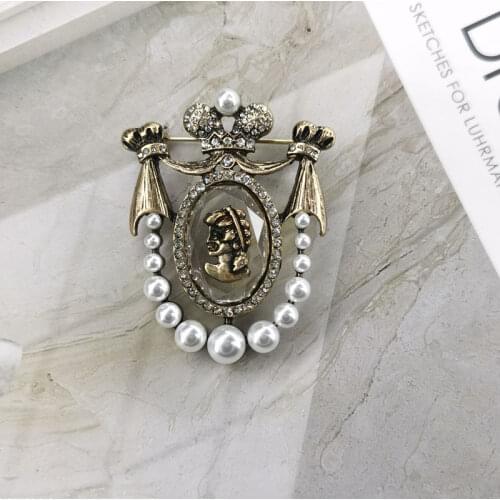 European and American retro Baroque accessories: versatile accessories with Brooch