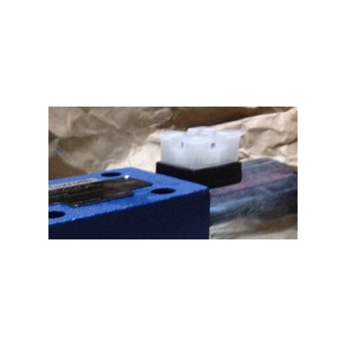 NEW REXROTH 4WE10D33/CG24N9K4/V