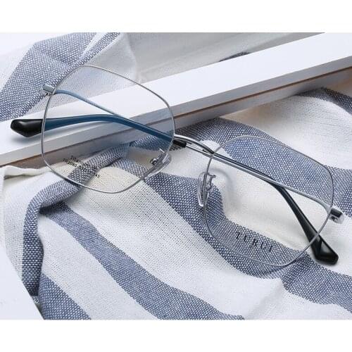 Titanium Retro Frame Spectacles Unisex Metal Spectacles Frame Men Women High Quality Square Super Light Weight Eyeglasses Frame