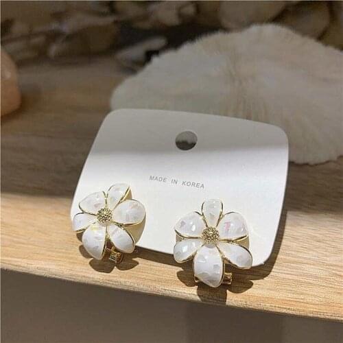 ALLNEWME Fairy White Color Shell Bellis Perennis Pendant Earrings for Women Ladies Enamel Metallic Earrings Chic Accessories