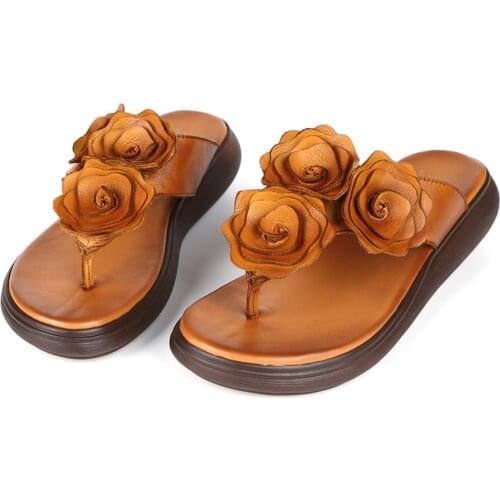 New Leather Women Slippers Exquisite Flower Decoration Sandals Summer 2021 Thick-soled Slope Womens Flip-flops Shoes