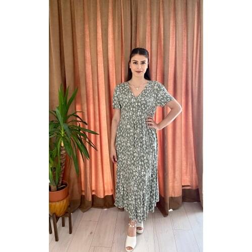 V YAKA ÇİÇEK DESENLİ YEŞİL ELBİSE