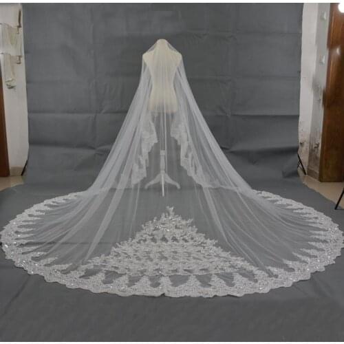 Designed Bridal Veils Wedding Veils Romantic Long Veils Vintage Sequined Lace Applique One Layer Chapel Length Cheap Sparkly