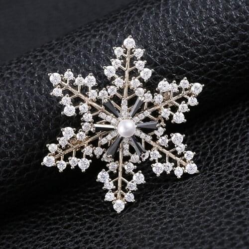 Sparkly Snowflake Black Zircon Pins Christmas Accessory Winter Jewelry Gift Brooches for Women Snow Pin Badge Glitter Broche