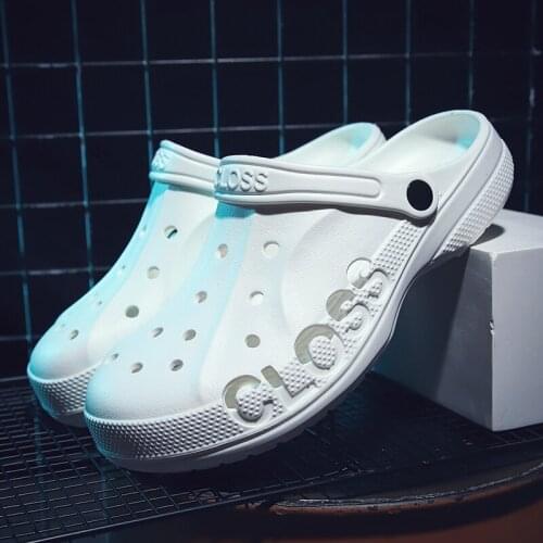 Summer Men Slippers Outdoor Garden Shoes Clogs Male Beach Sandals Mules Indoor Bathroom Loafers Men Casual Massage Home Slides