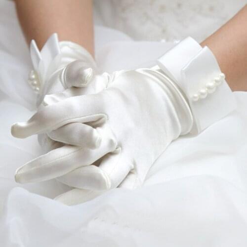 2018 Hot Elegant White Ivory Silk Satin Finger Short Bridal Gloves Wedding Dress Accessories Wrist Length Pearls Gloves Dropship
