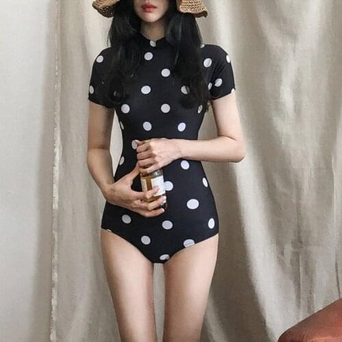 Sexy one-piece triangle black and white polka-dot short-sleeved swimsuit womens self-cultivation zipper vacation swimwear