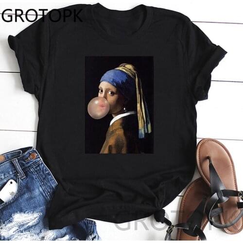 Girl Wearing Pearl Earrings Funny T Shirt Women Black Vintage Tops Tees Cool Streetwear Clothes Harajuku