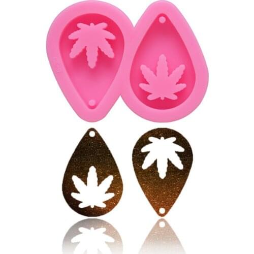 Creative Maple Leaf Silicone Keychain Mold DIY Mirror 2 Hole Cake Decoration Ice Cube Candy Fudge Crystal Mold Baking Tools
