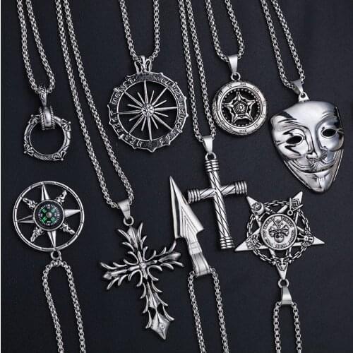 Street Hiphop Necklace Cool Punk Cross Mask Rings Wheel Jewelry Personalized Womens Clothing Chain Pendants Wholesale Gifts