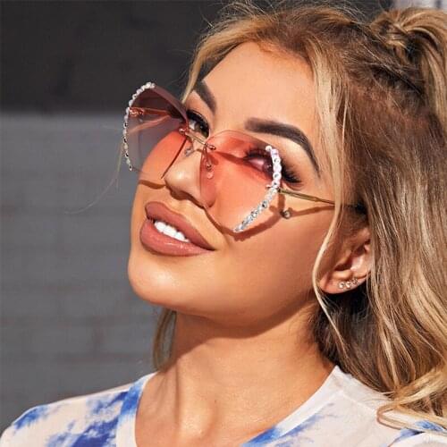 Fashion New Polygon Sunglasses Trend Diamond Frameless Woman Personality Ocean Piece Gradient Color Glasses Personality Wild