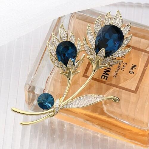 2021 New Ladies Brooch Luxury Blue Water Drop Flower Brooches High-end Clothing Accessories Corsage