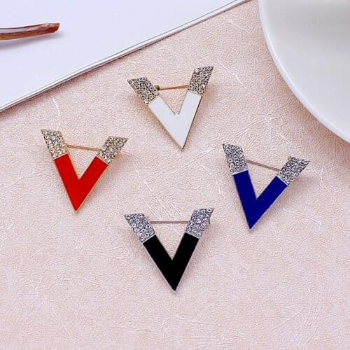 New Fashion Letter V Brooch Pin Red blue white black V shape Rhinestone Enamel Pins Badge Brooches for Women Jewelry Accessories