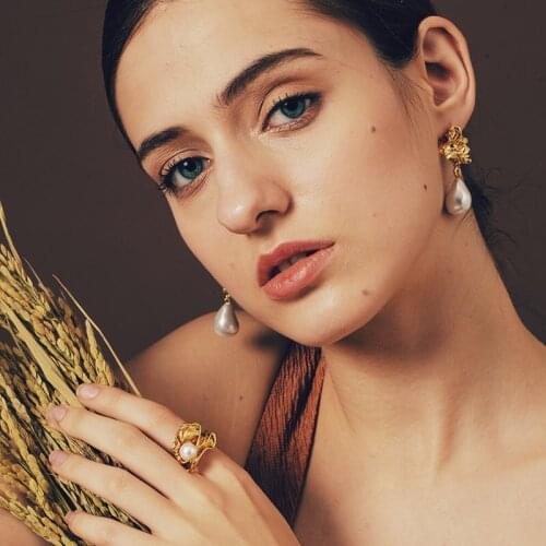 Brass Folds Faux Pearl Dropping Earrings Women Jewelry Punk Party Runway Classic Gothic Korean Japan INS Hiphop Top Fancy