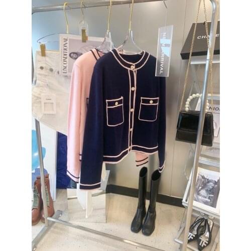 Early autumn new womens cashmere cardigan stitched pocket fabric soft waxy upper body is very good-looking