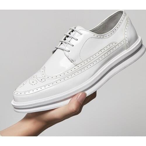 Yomior High Quality Men Shoes Vintage British Leather Flats Spring Summer Lace-Up Breathable Loafers Black White Brogue Sneakers