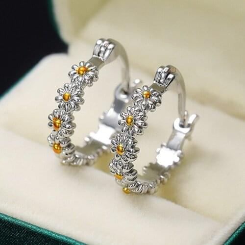 Fine Small Daisy Flower Round Hoop Earring For Women Romantic Bridal Wedding Party Earring Jewelry Statement Accessories Gifts