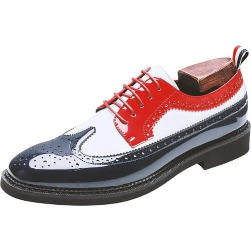 Men Dress Shoes Famous Brand Casual Party Nightclub Patent Leather Bullock Carving Oxfords Pointed Toe Shoe Sneakers