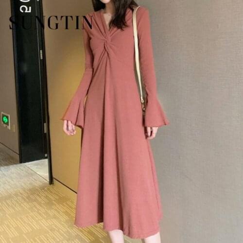 Sungtin Elegant Office Lady Flare Sleeve Knitted Dress Korean Solid Color Female Dresses Fashion Design Robe 2021 Autumn Winter
