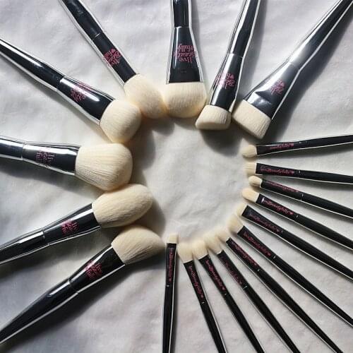 IT Premium 19Pcs Silver Makeup Brushes Set Professional Powder Eye Blush Foundation Brush Kit with Bag Live Beauty Cosmetic Tool