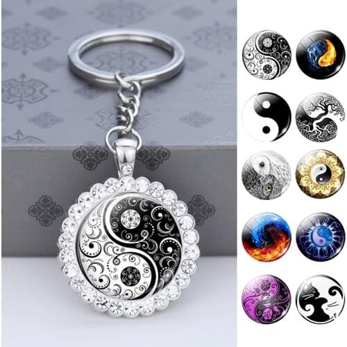 Yin Yang Tai Chi Keychain Black and White Symbol Meditation Reiki Key Chain for Men Car Keyring Glass Rhinestone Jewelry