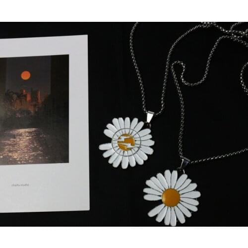 New Harajuku Daisy Pendant Necklace Stainless Steel Long Chain Punk Choker for Women Cool Hip Hop Party Jewelry Gifts